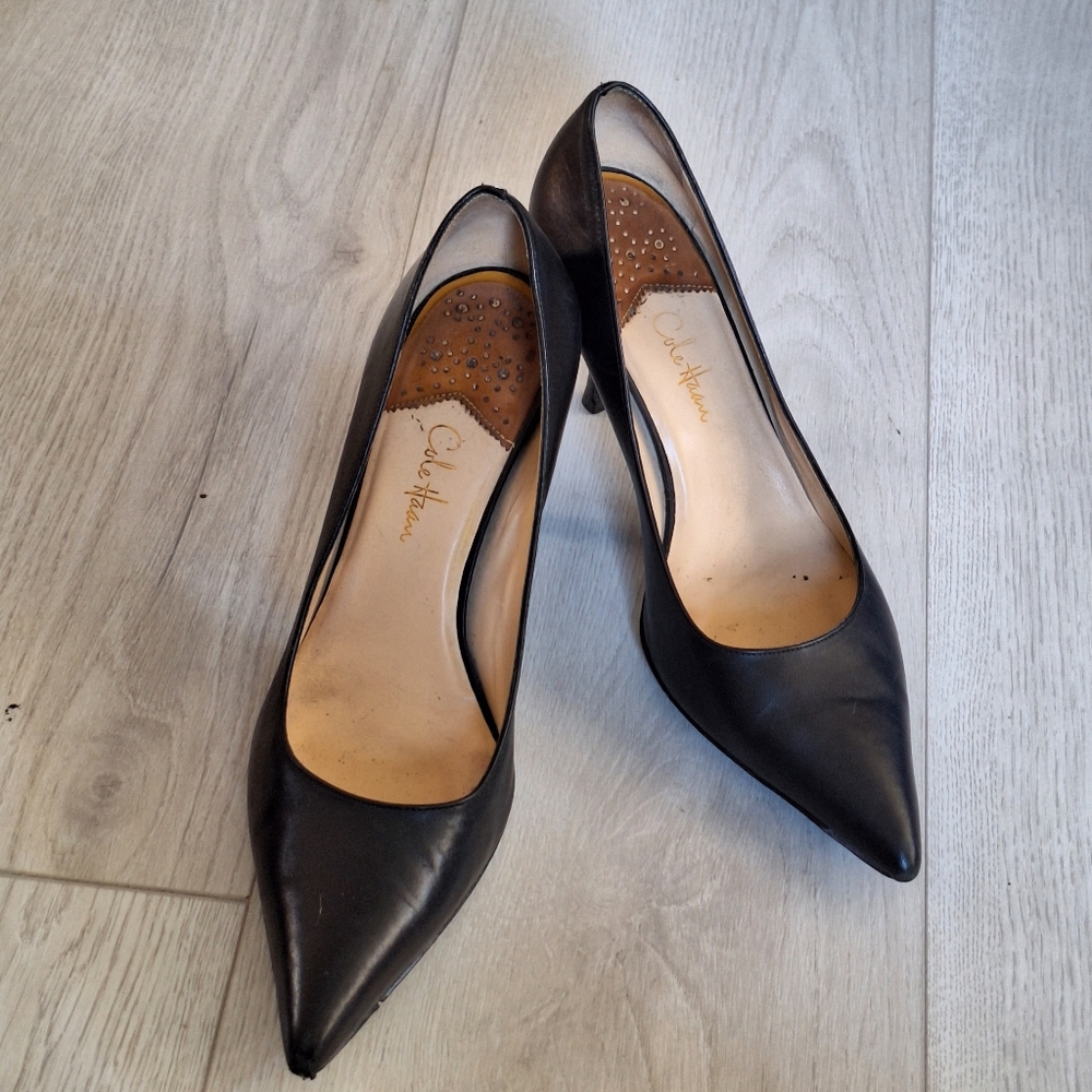 Cole Haan  Black Later 3in pointy toe heel Sz 8
